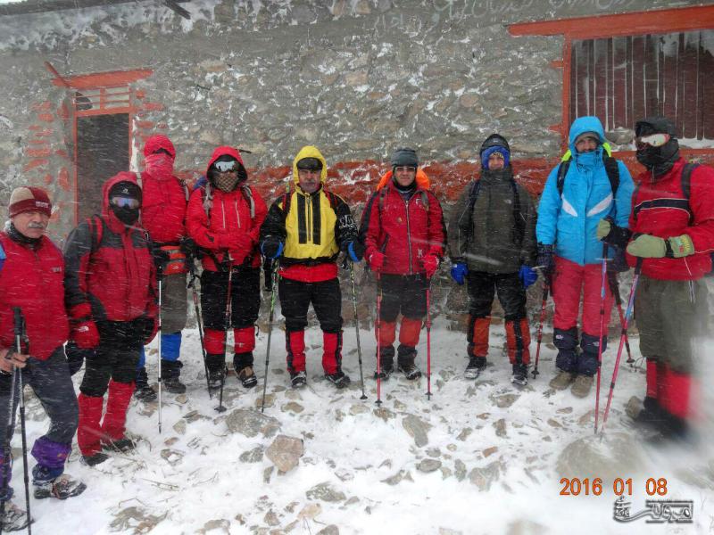 اعضاء گروه کوهنوردی راخ شهرستان صحنه به ارتفاعات امروله صعود کردند + تصویر