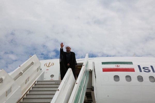 روحانی در صدر هیئت سیاسی و اقتصادی ایران را به مقصد هند ترک کرد