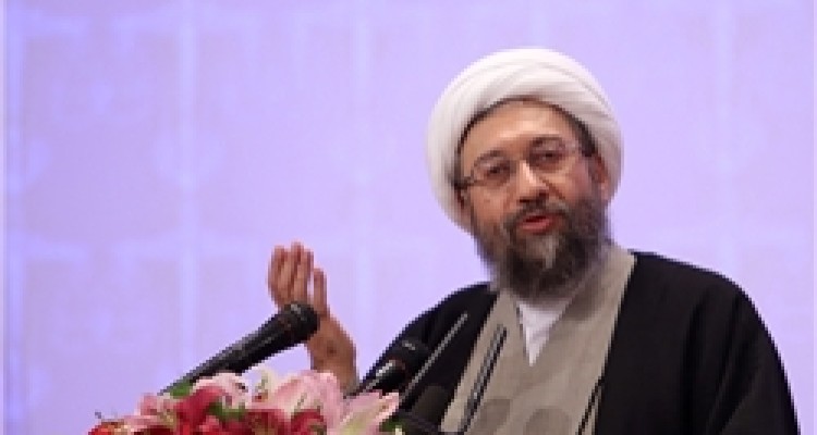 گره زدن همه مسائل به مذاکرات هسته‌ای و رفع تحریم‌ها اشتباهی فاحش است/ تلاش برخی روشنفکران با پشتوانه اصلاح‌طلبان برای تزریق نگاه سکولاری به جامعه/ غرب در برابر تروریسم نفاق دارد