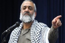 متأسفانه برخی راه‌حل تمام مشکلات کشور را در خارج می‌بینند