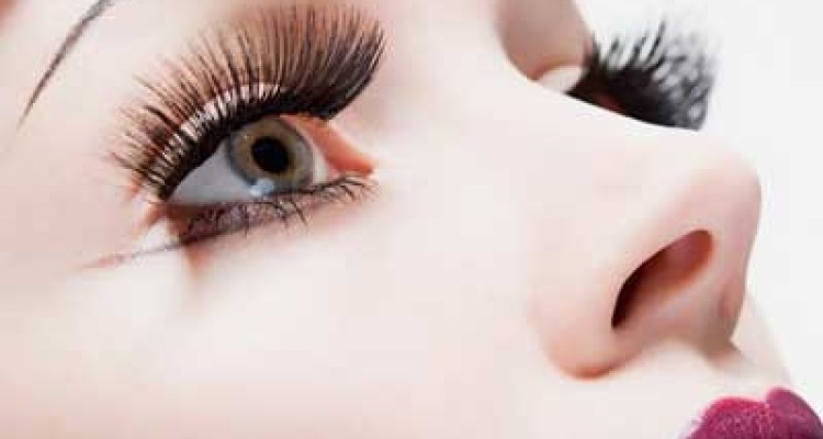  خطرات استفاده از مژه مصنوعی 