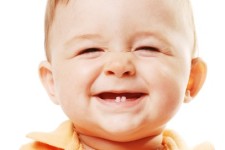  چگونه به کودکی که دندان در می آورد کمک کنیم؟ 