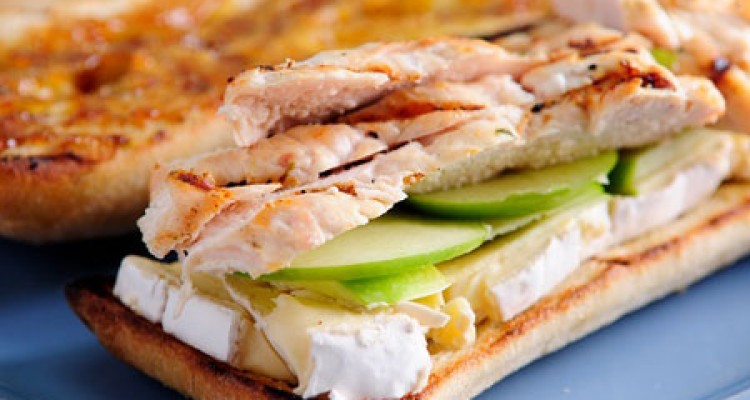  ساندویچ مرغ مخصوص پیک نیک 