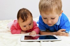  تبلت چه بلایی سر کودکان می‌آورد؟ 