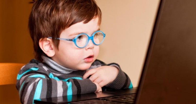  آزار و اذیت اینترنتی باعث گرایش نوجوانان به خودکشی می شود 