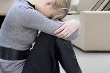  چرا زنان بیشتر از مردان افسردگی می گیرند؟ 