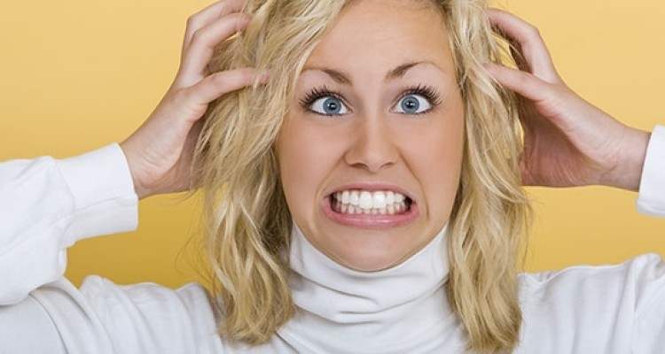  دلایل خارش سر و راههای درمان آن 