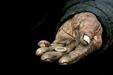  چرا بعضی از سالمندان به گدایی می افتند؟ 