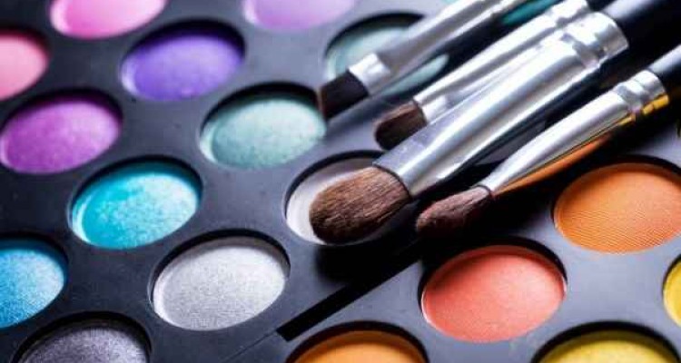  آیا به مواد آرایشی حساسیت دارید؟ 