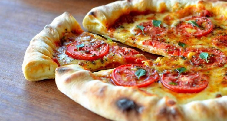  طرز تهیه انواع سس های مخصوص روی پیتزا 