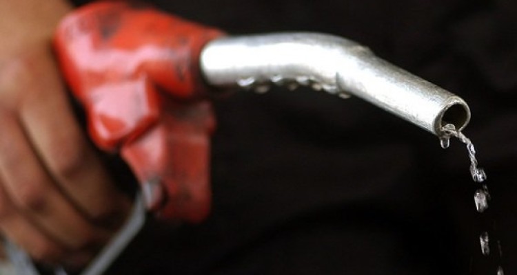 قیمت بنزین شناور نمی شود