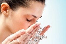  ﻿ 10 اشتباه بزرگ در شست‌وشوی صورت 