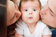  مزایای بوسیدن کودک 