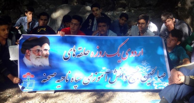 پاکسازی رودخانه تفرجگاه سراب دربند توسط 200 دانش آموزان بسیجی