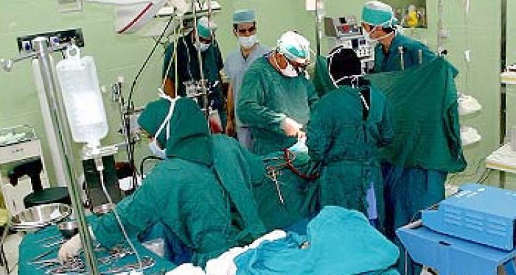 کار تیمی در جراحی ارتوپدی از عوارض درمان کم می کند