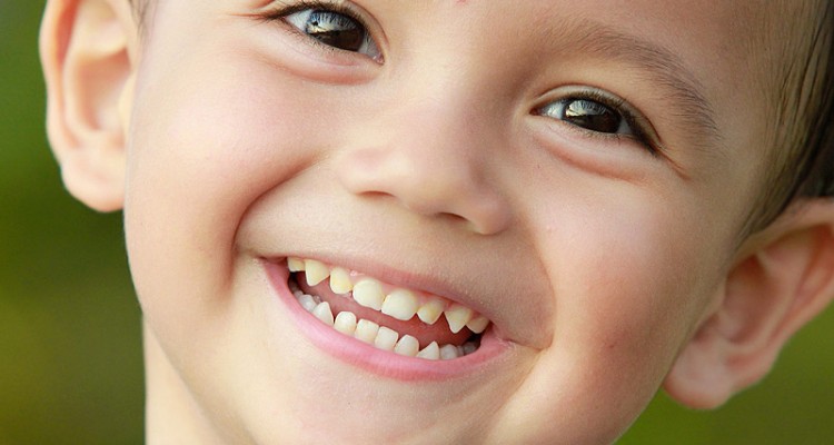  عوارض کشیدن دندان‌های شیری کودکان