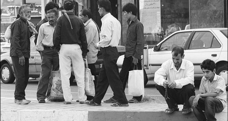 	صحنه ای از نمایش غم انگیز بیکاری در شهرستان صحنه / دست یاری بسیج سازندگی برای نجات بیکاران 