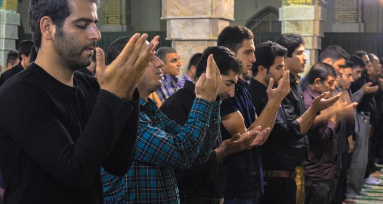  آیین احیای دومین شب قدر در شهر صحنه برگزار شد + تصویری