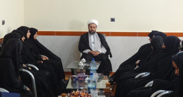 بانوان شهرستان صحنه در اولین روز از هفته حجاب با امام جمعه این شهرستان دیدار کردند + تصویر