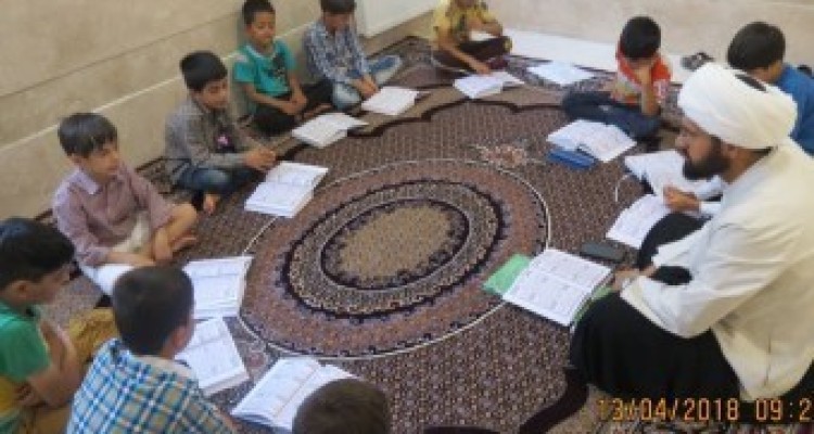 برگزاری کلاس روخوانی سطح یک قرآن در روستای بیدسرخ شهرستان صحنه 