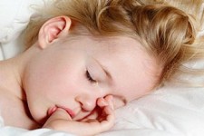  روش های ترک مکیدن انگشت در کودکان 