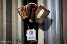 قفل کارخانه‌هایی که کلید می‌خواهد/ تسهیلات به شرط اشتغال اجباری 