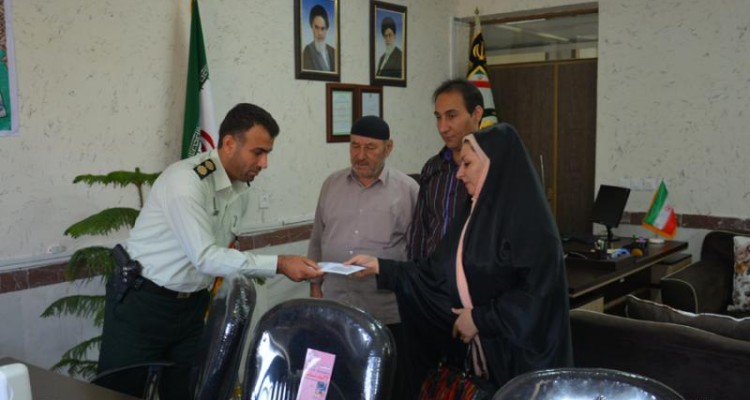 فرمانده منطقه انتظامی شهرستان صحنه با جمعی از خانواده شهدا دیدار کرد + تصویر