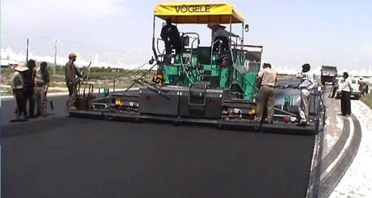 عمده عملیات راهداری شهرستان صحنه در راههای روستایی صورت گرفت
