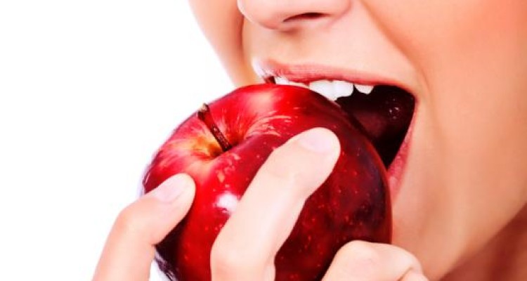  7 اشتباه در میوه خوردن 