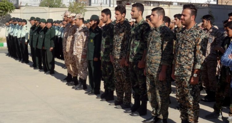 مراسم صبحگاه مشترک نیروهای  نظامی و انتظامی در صحنه برگزار شد