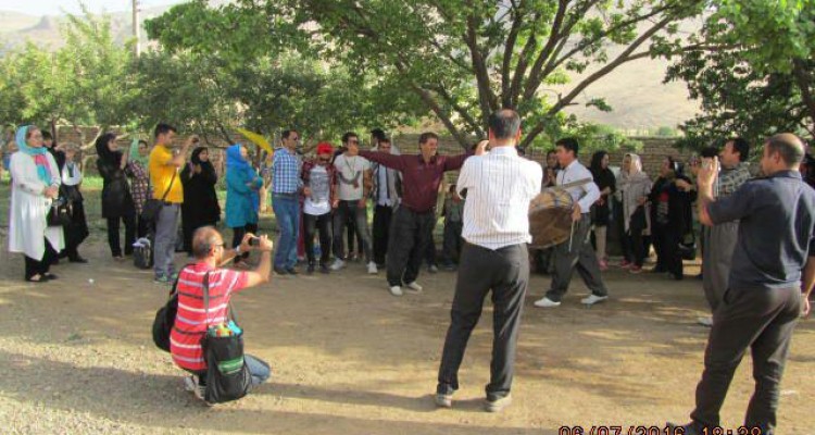روستای کرتویج بخش دینور همه روزه میزبان گردشگران داخلی و خارجی است + تصویر