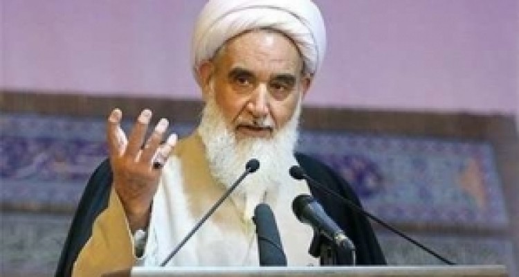 	همه باید از واقعه عاشورا درس بگیریم/مردم به مسئولین نگاه می‌کنند 