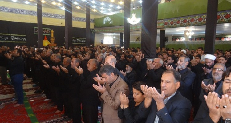 نماز ظهر عاشورا در مسجد امام حسین (ع) شهر صحنه اقامه شد+ تصویر