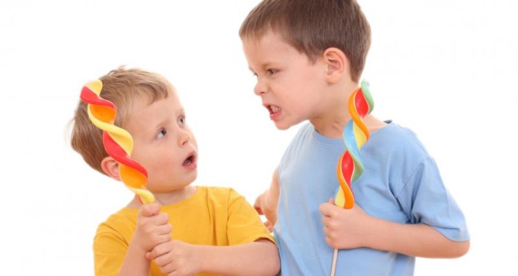  در قبال دعواهای فرزندانمان چه واکنشی نشان دهیم؟ 