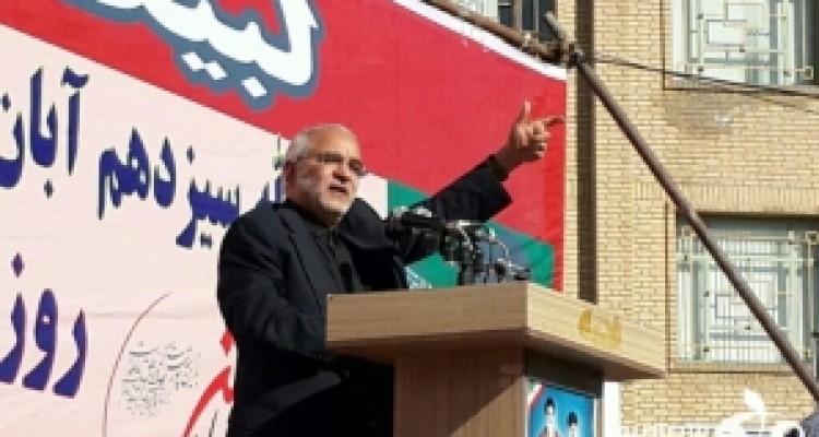 	فکر اینکه مذاکره و لبخند به آمریکا مشکل ما را حل می کند اشتباه است 