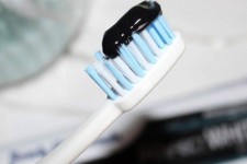  آیا خمیر دندان زغالی خوب است؟ 