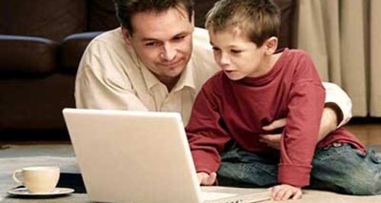  نقش خانواده در عبور ایمن نوجوان از فضای مجازی 