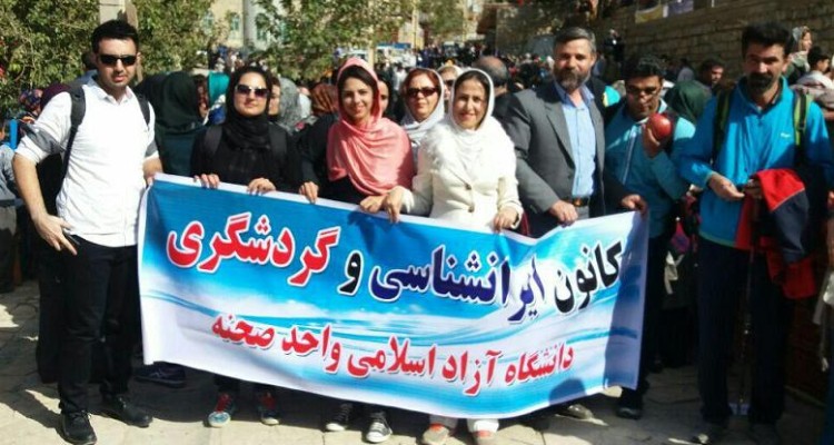 دانشجویان صحنه ای در جشن انار شرکت کردند  + تصویر