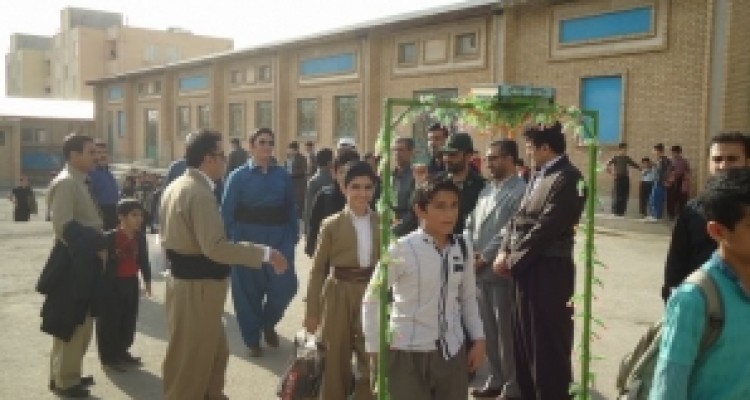 	دومین مرحله کاروان دانش آموزان پسر جوانرودی به مناطق عملیاتی غرب کشور اعزام شدند+تصاویر 