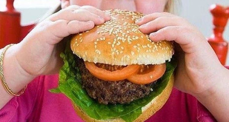 غذاهای چرب ریسک مشکلات روانی را در کودکان به همراه دارد