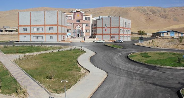 کاشت بیش از 1000 اصله نهال غیر مثمر در محوطه دانشگاه آزاد صحنه انجام گرفته است