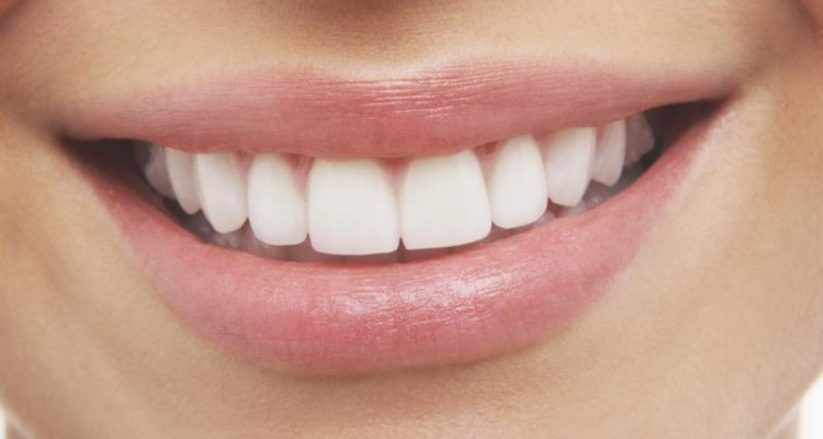 راهکارهای رفع بوی بد دهان/توصیه به مسواک و دهان شویه