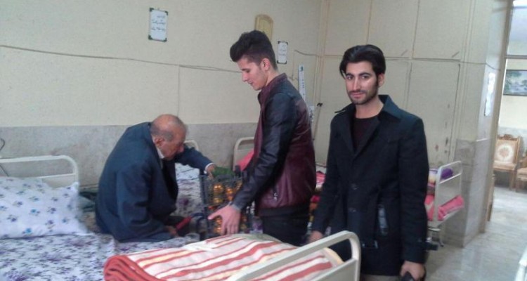 کانون دانشجویی همیاران سلامت روان دانشگاه رازی از ساکنان سرای سالمندان دلجویی کردند