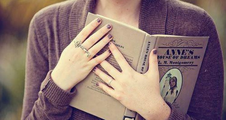 	حواست به احساساته من باشه 