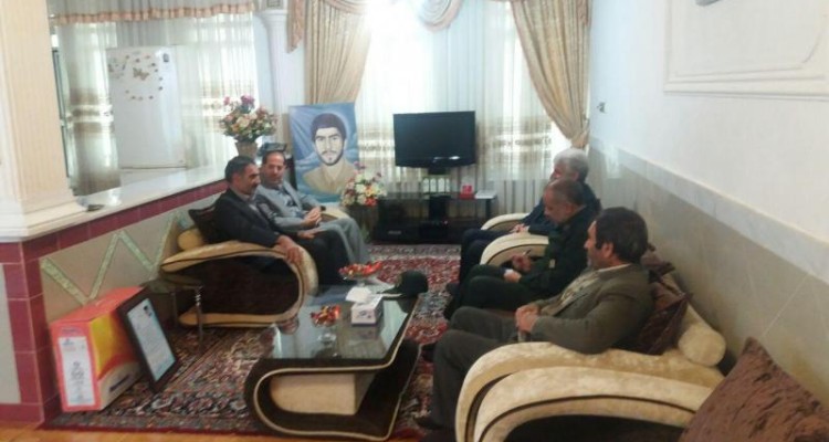 دیداروتجلیل از خانواده های ایثارگران در آموزش وپرورش شهرستان صحنه + تصویر
