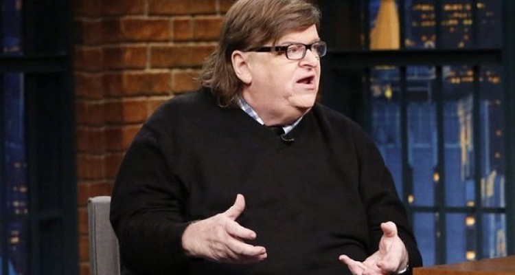 مایکل مور از مبارزه با ترامپ گفت/ او ورود مسلمانان را منع می‌کند