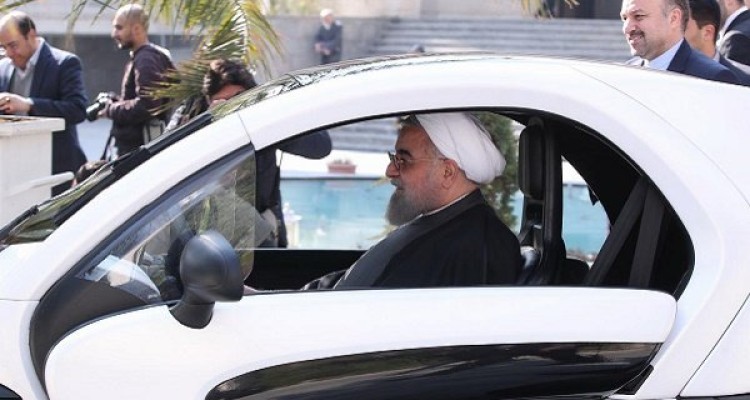 بازدید روحانی از محصولات تولیدی سه شرکت دانش بنیان 