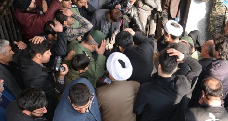 	مراسم تشییع و خاکسپاری پیکر شهید مدافع حرم "حمزه کاظمی" در کرمانشاه 