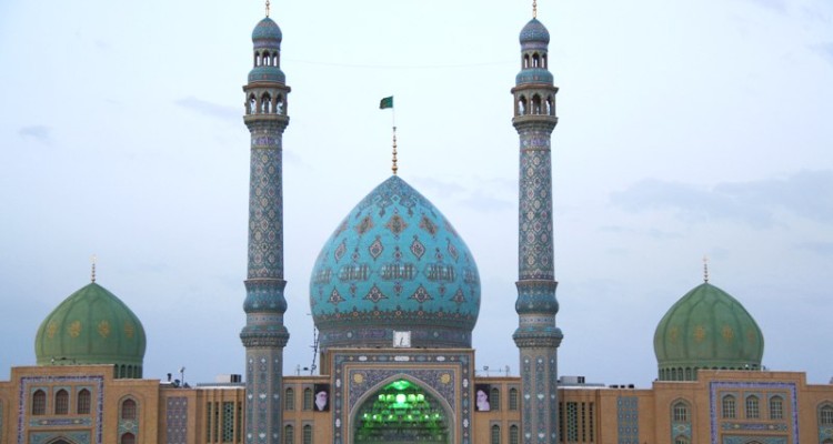 مسجد یکی از مهم‌ترین عوامل تحکیم خانواده است