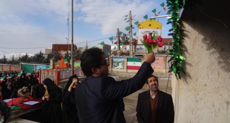 	زنگ انقلاب در مدارس شهرستان صحنه نواخته شد 